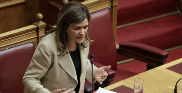 Αντωνοπούλου: Περισσότερες από 100.000 νέες θέσεις εργασίας το 2016