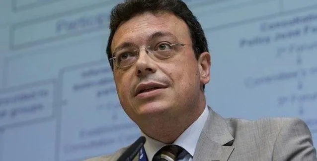 Αποδοκίμασαν τον Σ. Φάμελλο στο συνέδριο της ΠΟΜΙΔΑ