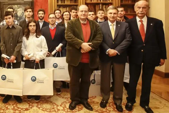 22-12-15 Δεκαοκτώ μαθητές βράβευσε ο υπουργός