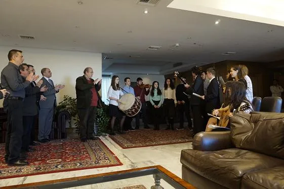 22-12-15 Κάλαντα στο Υπουργείο από τη Ριζάρειο Σχολή και το Μουσικό Σχολείο Παλλήνης