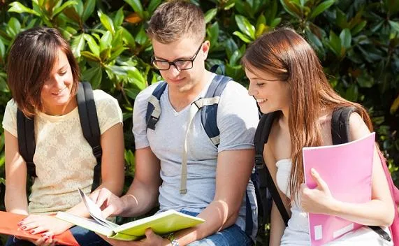 Αντιμετωπίστηκε το πρόβλημα με τη λανθασμένη έκδοση Απολυτήριων Τίτλων από ελάχιστα Λύκεια της χώρας