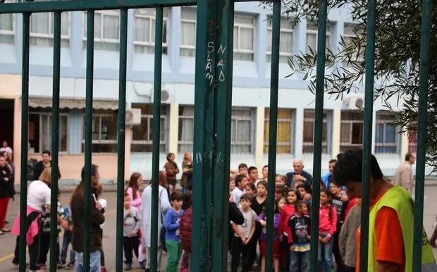 Πώς υποδέχθηκαν μαθητές και γονείς τα προσφυγόπουλα στα σχολεία