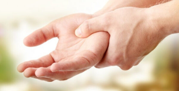 Που οφείλεται το μούδιασμα στο χέρι;