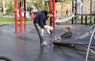 Πόσο εύκολο είναι για τα παιδιά να παρασυρθούν από έναν άγνωστο στην παιδική χαρά; (βίντεο)