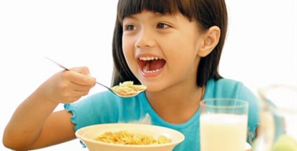 Καλύτεροι μαθητές τα παιδιά που τρώνε πρωινό