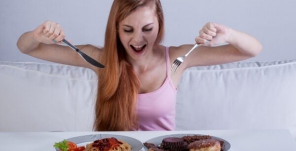 Βουλιμία: Ποια είναι τα συμπτώματα, πώς αντιμετωπίζεται