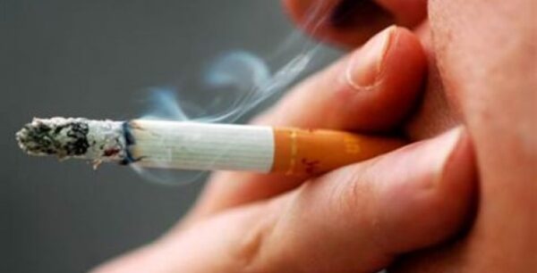 Το κάπνισμα αλλάζει τη μικροβιακή ισορροπία στο στόμα