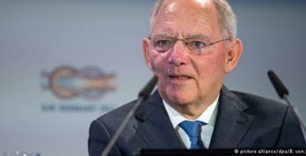 Σόιμπλε: Στόχος να σταθεί η Ελλάδα στα πόδια της