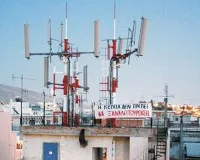 Τρεις κεραίες κινητής δίπλα σε χιλιάδες μαθητές!