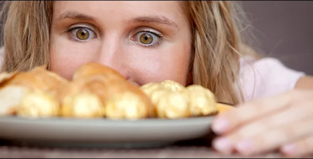 Λιγούρες πριν τον ύπνο; Μάθε ποια είναι τα καταλληλότερα σνακ