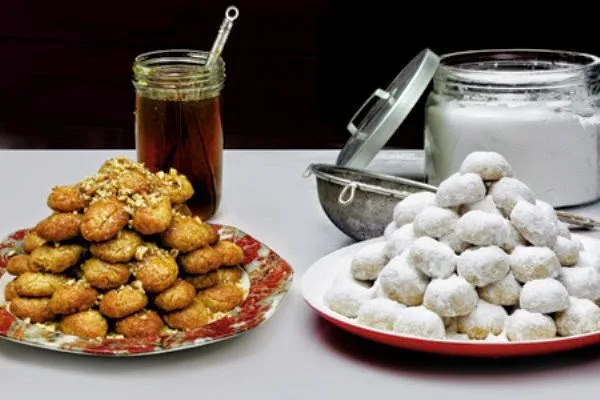 Μελομακάρονο ή κουραμπιές; Ποιο παχαίνει περισσότερο;