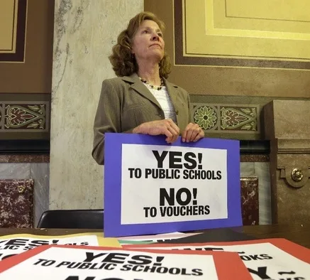 Το εκπαιδευτικό κουπόνι έρχεται να σκοτώσει το δημόσιο σχολείο