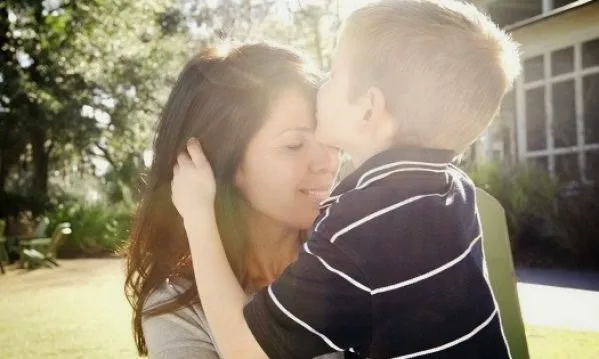 Αληθινή ιστορία: Το συγκλονιστικό γράμμα μιας μαμάς στους γιους της για την επιλόχειο κατάθλιψη