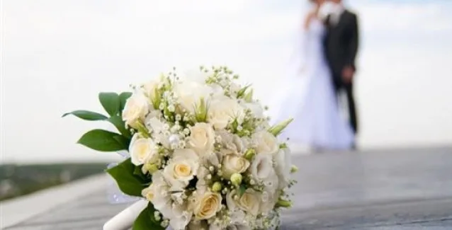 Συμβιώστε ή παντρευτείτε με το ταίρι σας..Και τα δυο ωφελούν στον ίδιο βαθμό