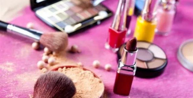 Τι κινδύνους κρύβουν τα προϊόντα μακιγιάζ που χρησιμοποιείτε;