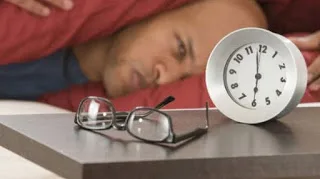 Δείτε γιατί οι έξυπνοι άνθρωποι κοιμούνται πιο αργά το βράδυ