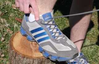 Για αυτό υπάρχουν οι έξτρα τρύπες στα αθλητικά παπούτσια