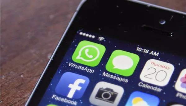 Η Apple ανακαλεί φορτιστή για iPhone και στην Ελλάδα (ΦΩΤΟ)