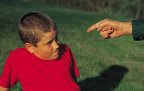 Οι 5 παγίδες που πρέπει να αποφύγετε για να μη βλάψετε το παιδί σας