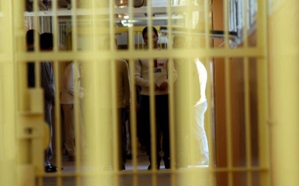 Τέσσερα άτομα από τη φυλακή στα πανεπιστημιακά αμφιθέατρα