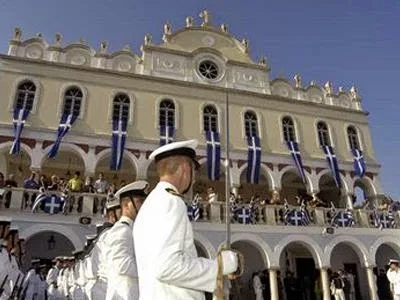 Τα τάματα των διάσημων στην Παναγία της Τήνου – Από την Αλίκη Βουγιουκλάκη μέχρι τον τέως βασιλιά Κωνσταντίνο