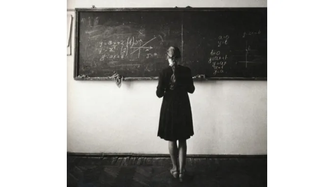 H σχολική ποδιά πάει στο…μουσείο!