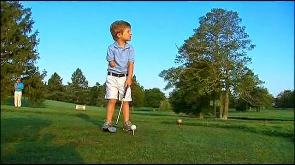 Δείτε το συγκλονιστικό βίντεο με τον τρίχρονο μονόχειρα ταλέντο στο γκολφ! [video]