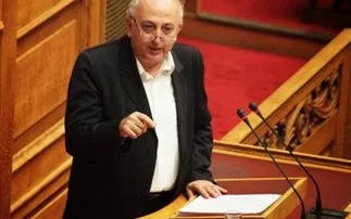 «Χάνονται εβδομαδιαίως πάνω από 30.000 διδακτικές ώρες λόγω των κενών»