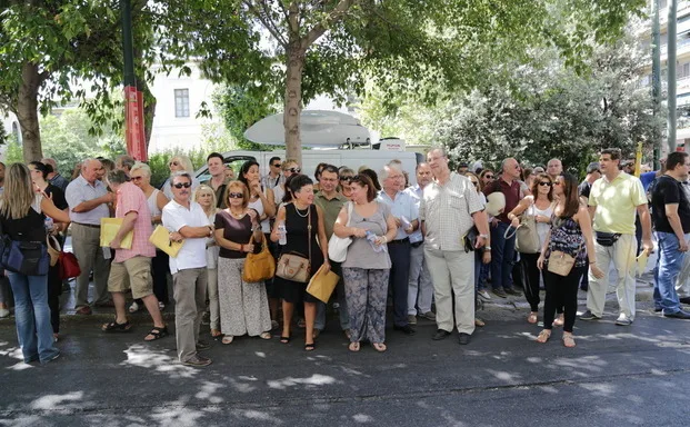 Διαμαρτυρία στα γραφεία ΝΔ ΣΥΡΙΖΑ για το ΦΠΑ στην Ιδιωτική Εκπαίδευση
