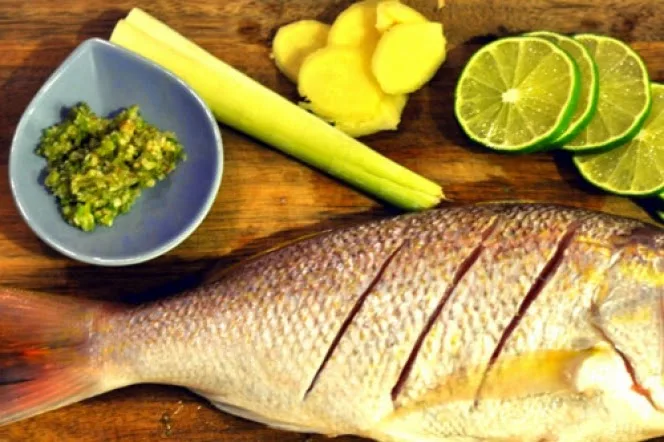 Τηγάνισες ψάρι; Μάθε πως θα διώξεις τις άσχημες μυρωδιές από την κουζίνα