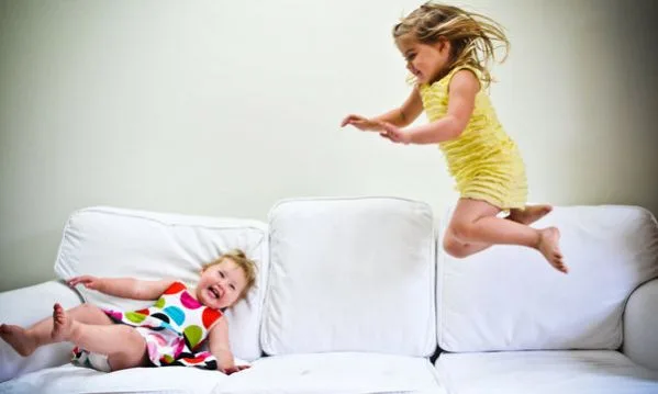 14 περίεργα πράγματα που κάνουν όλα τα παιδιά!