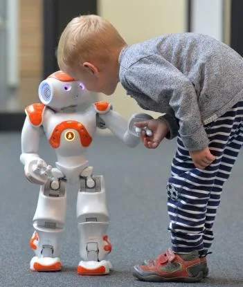 Παιδιά θα μαθαίνουν την ξένη γλώσσα με τη συμβολή ρομπότ!