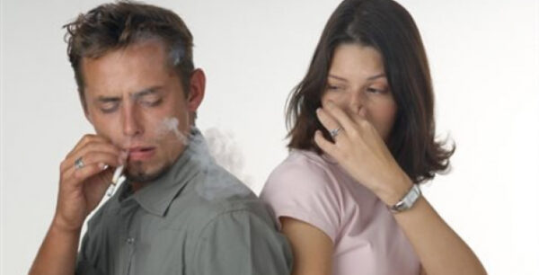 Το παθητικό κάπνισμα αυξάνει τον κίνδυνο εγκεφαλικού επεισοδίου