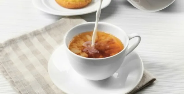 Γιατί δεν πρέπει να βάζετε γάλα στο τσάι – Ποια οφέλη εξουδετερώνει