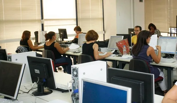 Πόρισμα εμπειρογνωμόνων για ομαδικές απολύσεις και κατώτατο μισθό