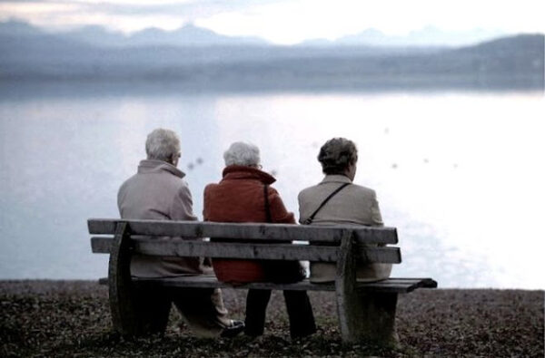 Υπογεννητικότητα και μετανάστευση μείωσαν τον πληθυσμό της Ελλάδας – 91.847 γεννήσεις έναντι 121.212 θανάτων