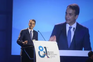 Μητσοτάκης κατά Δημοσίου: Καταργεί οργανισμούς, κόβει μισθούς – Και στο βάθος απολύσεις