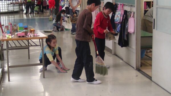 Πώς μαθαίνουν στην Ιαπωνία οι μαθητές να σέβονται το σχολείο τους.