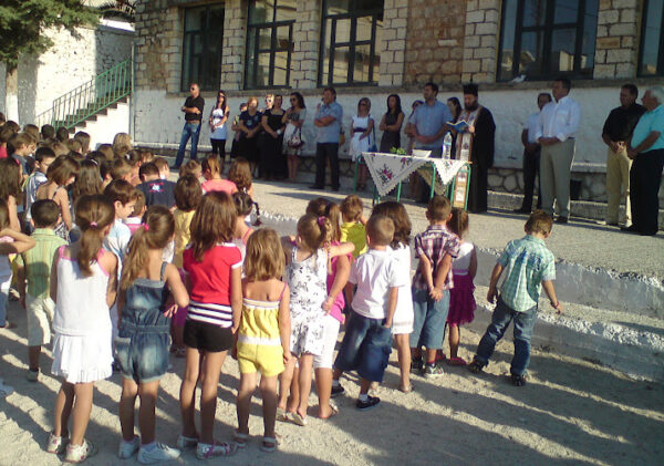 40.000-50.000 μαθητές στις αυλές και όχι στις αίθουσες