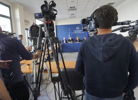 Απευθείας μετάδοση η συνέντευξη τύπου για την εκπαίδευση των προσφύγων