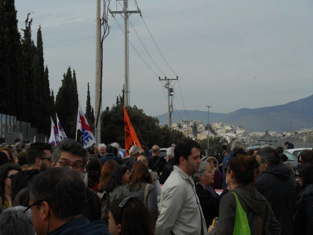 ΓΙΑ ΤΗ ΣΥΝΑΝΤΗΣΗ ΔΟΕ ΚΑΙ ΟΛΜΕ ΜΕ ΤΟΝ ΥΠΟΥΡΓΟ ΠΑΙΔΕΙΑΣ  Οι … ανέξοδες “υποσχέσεις” του υπουργού Παιδείας  17–2–2016 Δήλωση των εκπροσώπων των ΠΑΡΕΜΒΑΣΕΩΝ–ΚΙΝΗΣΕΩΝ–ΣΥΣΠΕΙΡΩΣΕΩΝ Π.Ε. στο Δ.Σ της ΔΟΕ