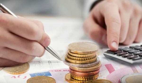 Αύξηση τελών κυκλοφορίας αντί ΦΠΑ στα ιδιωτικά και άλλα σενάρια