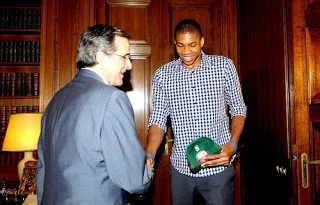 Να μας φτύσει κατάμουτρα ο Γιάννης!