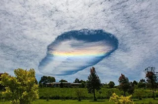 Μια “σκουληκότρυπα” στον ουρανό έβαλε φωτιά στο ίντερνετ!