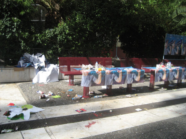 Πόσα ξοδεύουν τα κεντρικά ΑΕΙ ετησίως για τον καθαρισμό των τοίχων από συνθήματα.