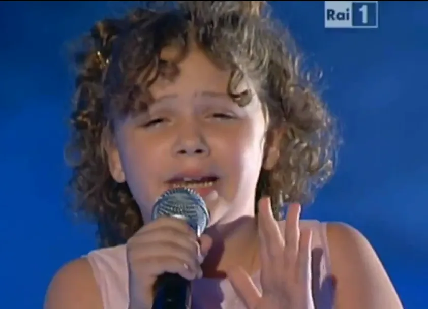 Εκπληκτική φωνή η 11χρονη εγγονή του Λουτσιάνο Παβαρότι. Δείτε το βίντεο