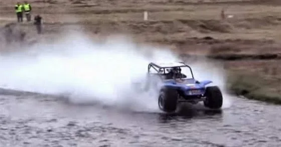 Το τέρας των 1.600 ίππων περνάει πάνω και από ποτάμια [Βίντεο]