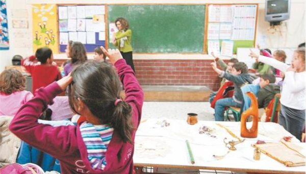 Σκληρά εργαζόμενοι αλλά με χαμηλή βαθμολογία, οι Έλληνες μαθητές