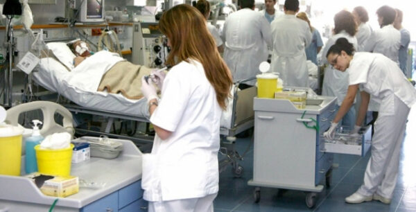 Ιατρικός Σύλλογος Αθηνών: Το υπουργείο παρέδωσε τη δημόσια υγεία στις ΜΚΟ