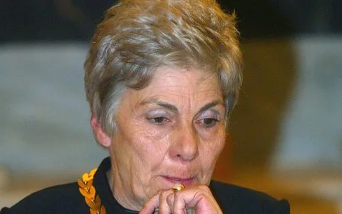 «Πατρίδα μου είναι η γλώσσα»